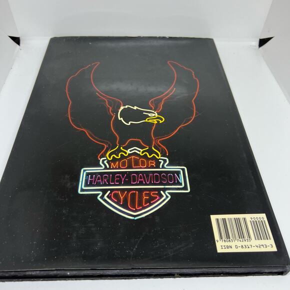 Harley Davidson book by Tony Middlehurst - Picture 5 of 8